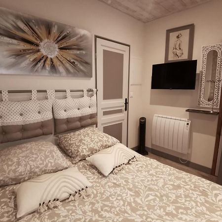 Gite De Charme Dans Un Cadre Calme Et Reposant シャテルロー 部屋 写真