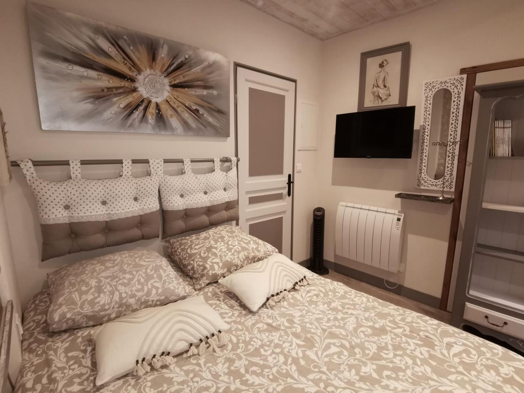 Gite De Charme Dans Un Cadre Calme Et Reposant シャテルロー 部屋 写真